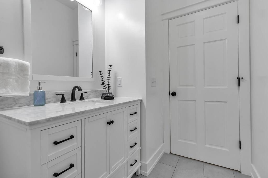شقة Carriage House Loft - King Bed And Garage Parking بوفالو المظهر الخارجي الصورة