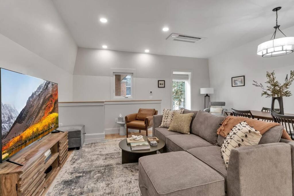 شقة Carriage House Loft - King Bed And Garage Parking بوفالو المظهر الخارجي الصورة