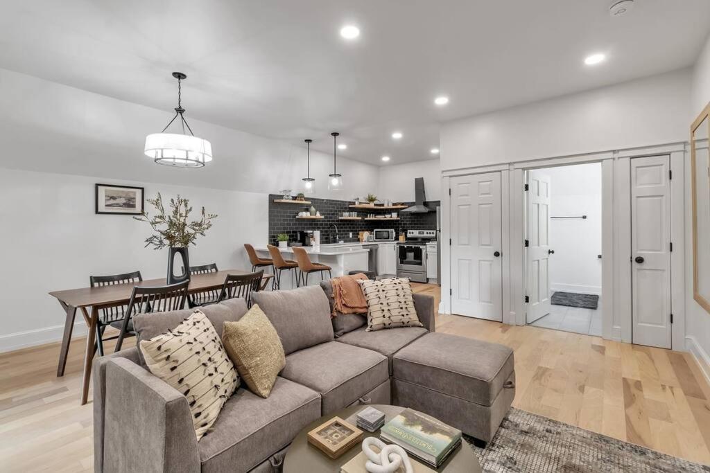 شقة Carriage House Loft - King Bed And Garage Parking بوفالو المظهر الخارجي الصورة