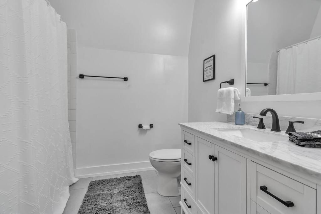 شقة Carriage House Loft - King Bed And Garage Parking بوفالو المظهر الخارجي الصورة