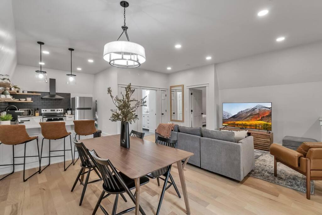 شقة Carriage House Loft - King Bed And Garage Parking بوفالو المظهر الخارجي الصورة