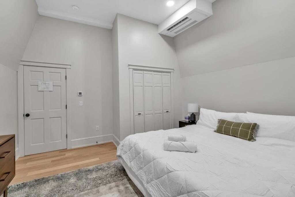 شقة Carriage House Loft - King Bed And Garage Parking بوفالو المظهر الخارجي الصورة